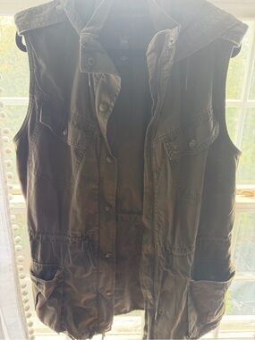 Women’s Sleeveless Utility Jacket - Olive hooded